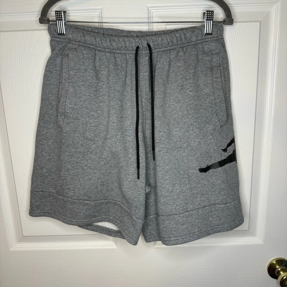 Jordan Men's Athletic Sweat Shorts in Gray with Black logo Size Medium GUC